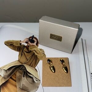 Avon Gold Tone Tear Drop Style Dangle Earrings w/ Avon Box Vintage Post Back
